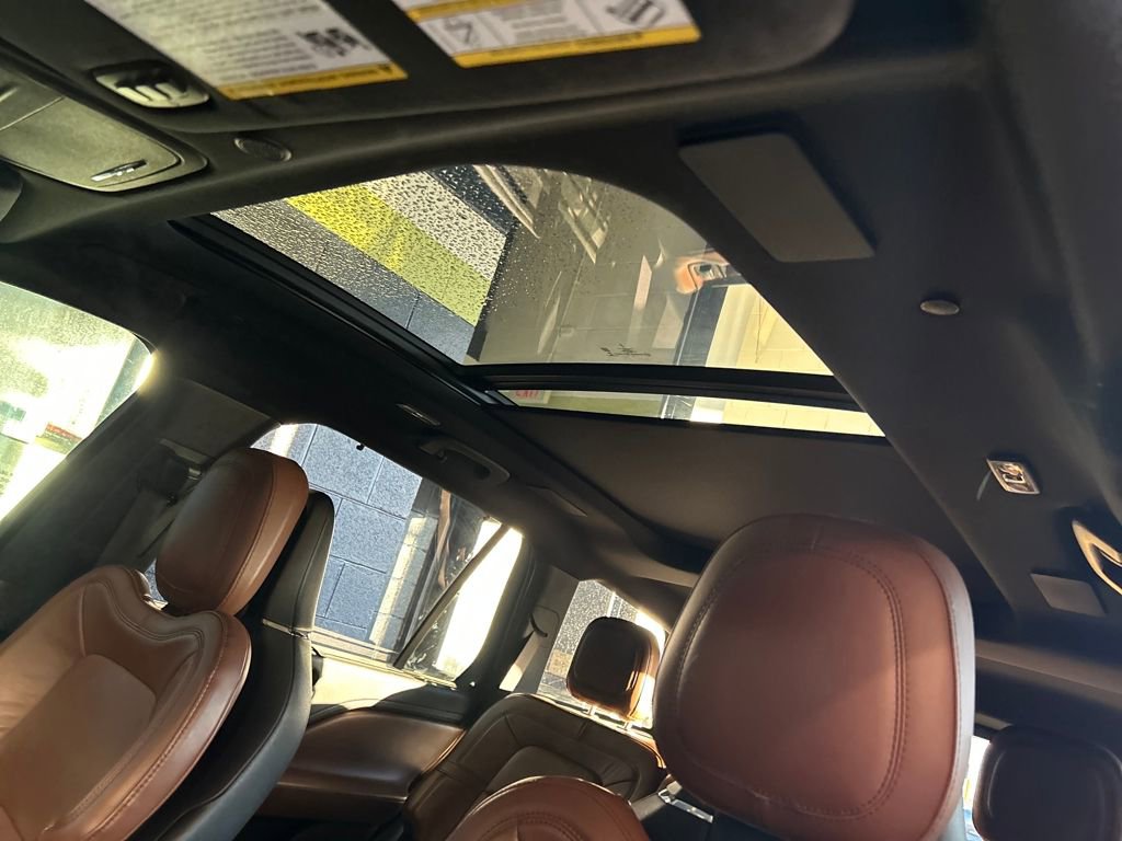 Used 2020 Lincoln Aviator Reserve w/ Equipment Group 202A image 16