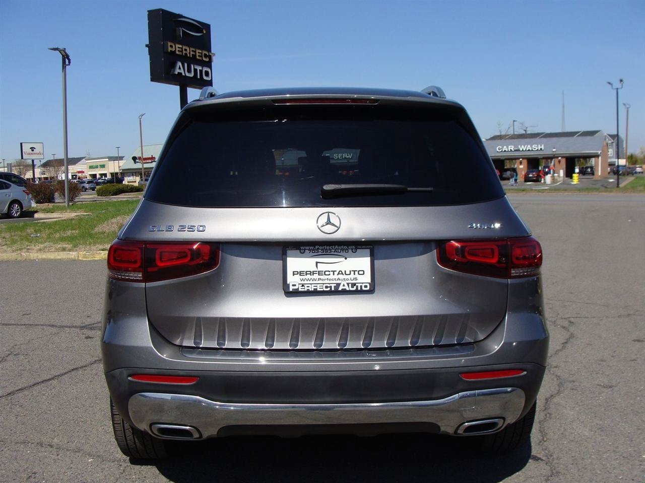 Used 2020 Mercedes-Benz GLB 250 4MATIC w/ Premium Package image 5