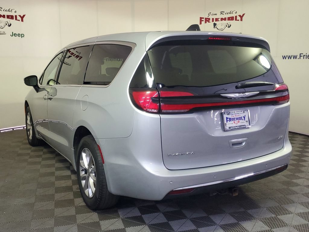 Used 2023 Chrysler Pacifica Touring-L AWD/4WD image 4