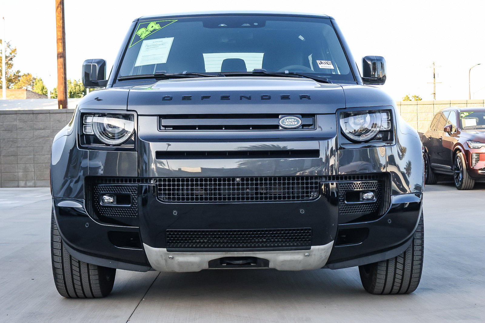 Certified 2024 Land Rover Defender 90 V8 AWD/4WD image 2