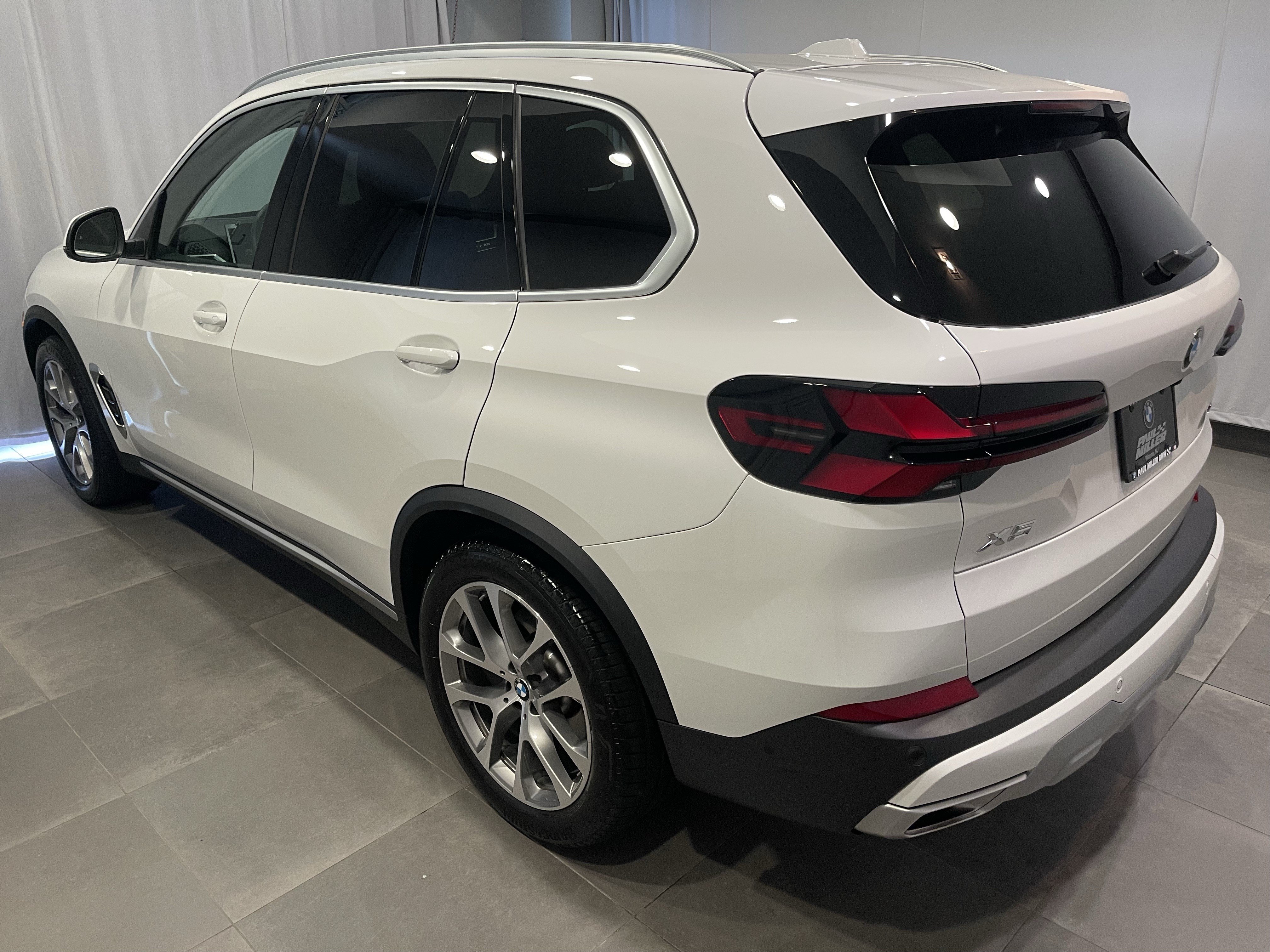 Used 2026 BMW X5 xDrive40i w/ Premium Package AWD/4WD image 4
