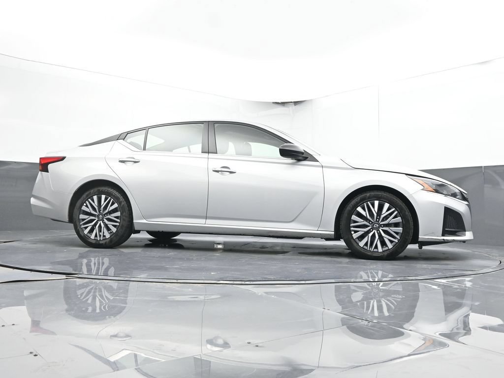 Used 2024 Nissan Altima 2.5 SV FWD image 34
