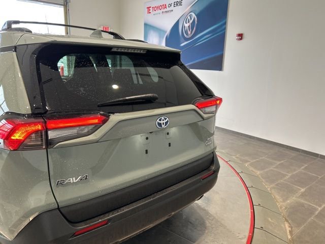 Used 2021 Toyota RAV4 XLE w/ XLE Grade Weather Package AWD/4WD image 6