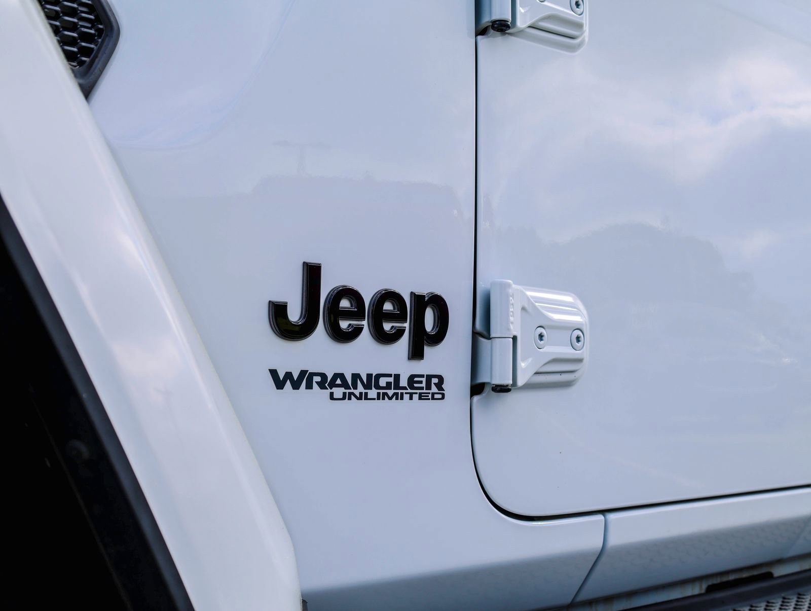 Used 2020 Jeep Wrangler Unlimited Sahara image 3