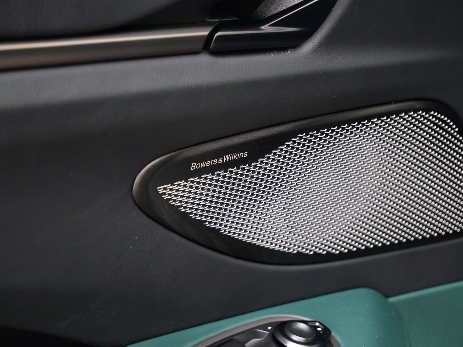 Used 2025 Aston Martin V8 Vantage Coupe image 21