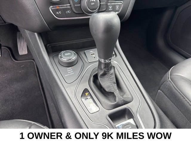 Used 2020 Jeep Cherokee Latitude Plus AWD/4WD image 9