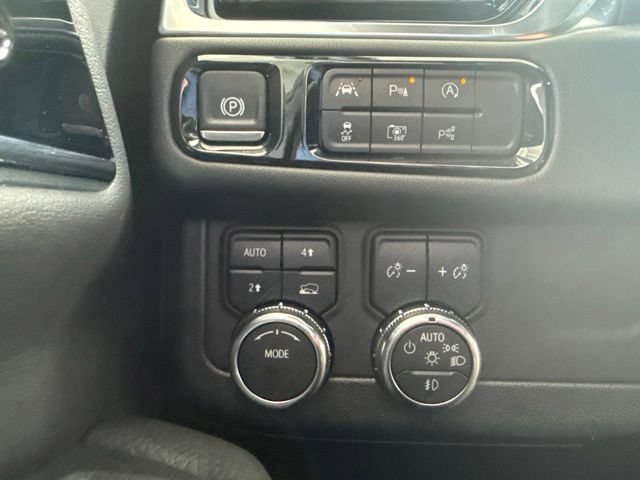Used 2025 GMC Yukon Denali AWD/4WD image 16
