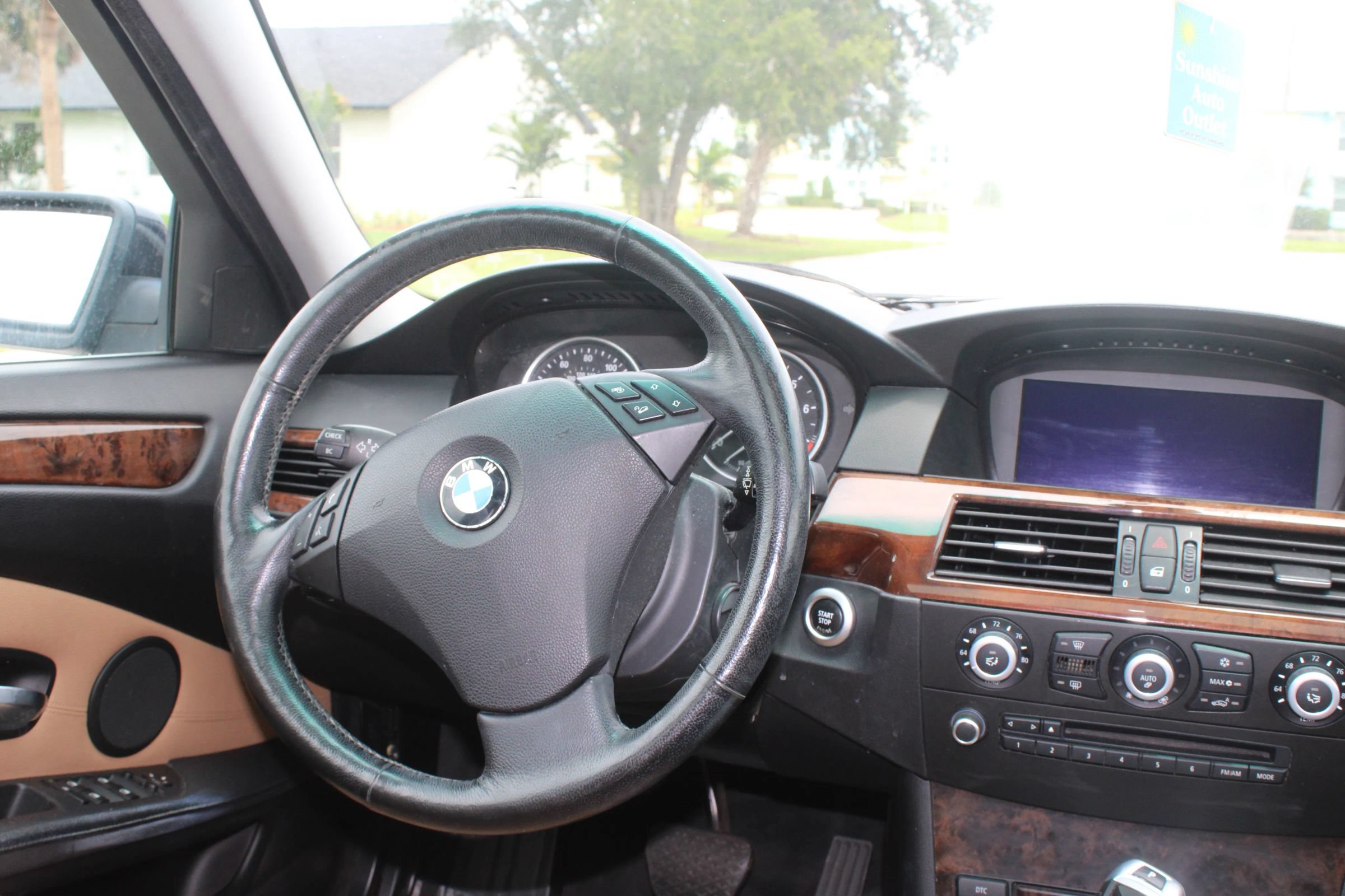 Used 2010 BMW 528i xDrive Sedan AWD/4WD image 12