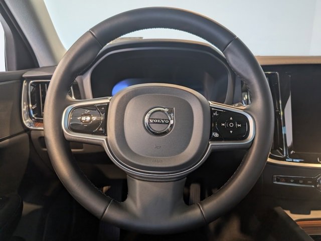 Used 2025 Volvo V60 B5 Cross Country Plus image 13