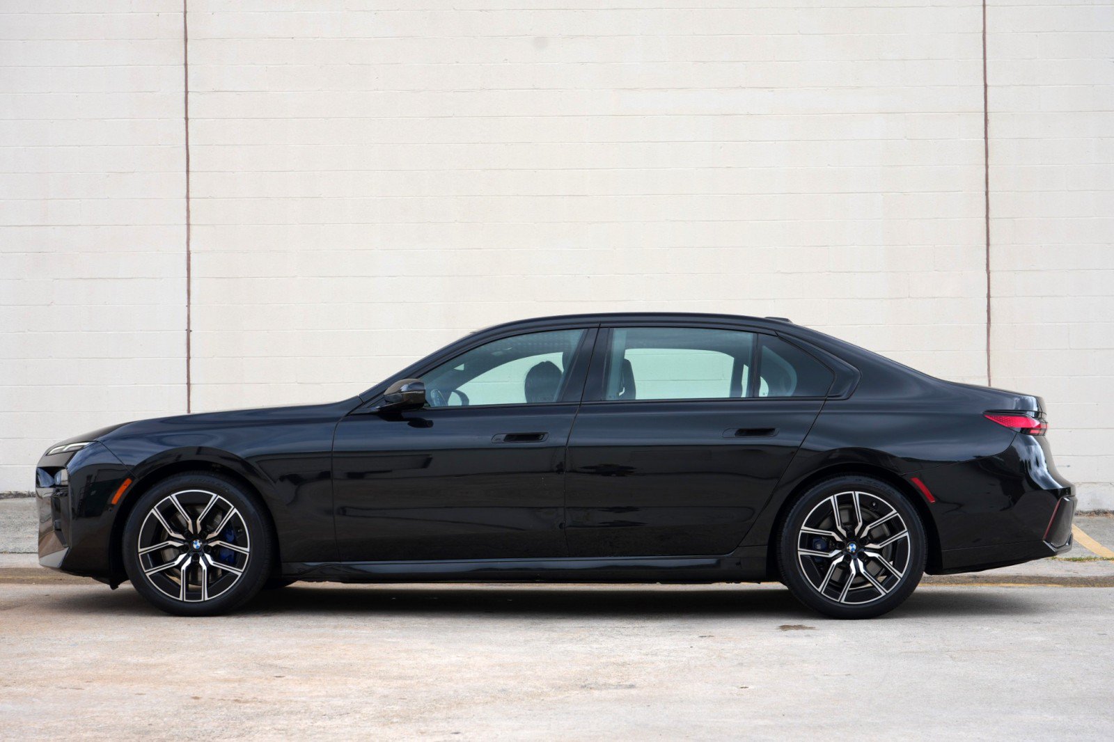 Used 2023 BMW 740i RWD image 9