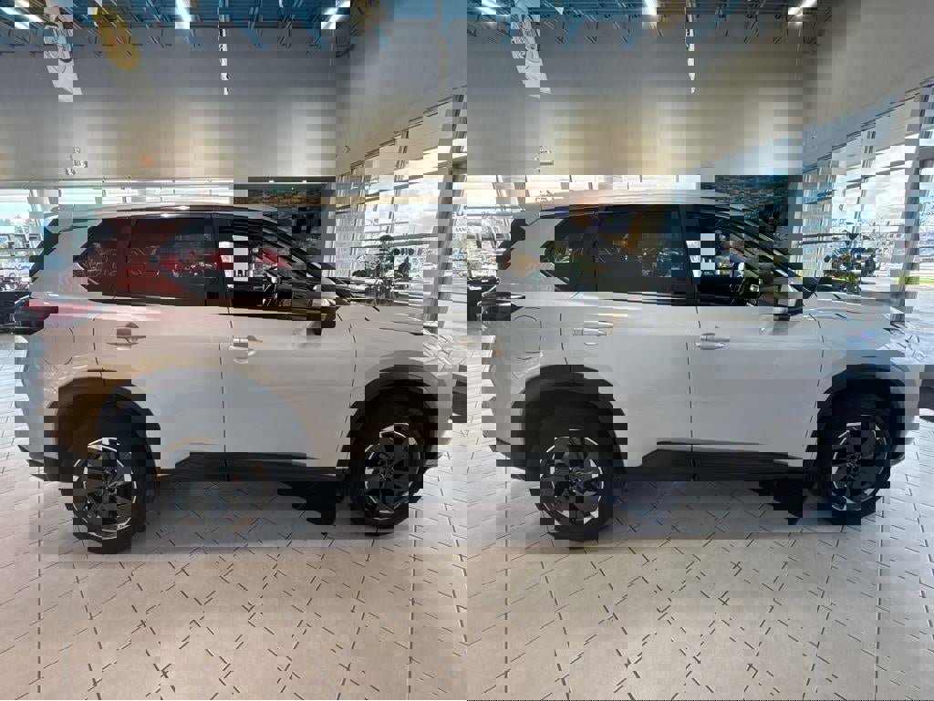 Used 2024 Nissan Rogue SV image 14