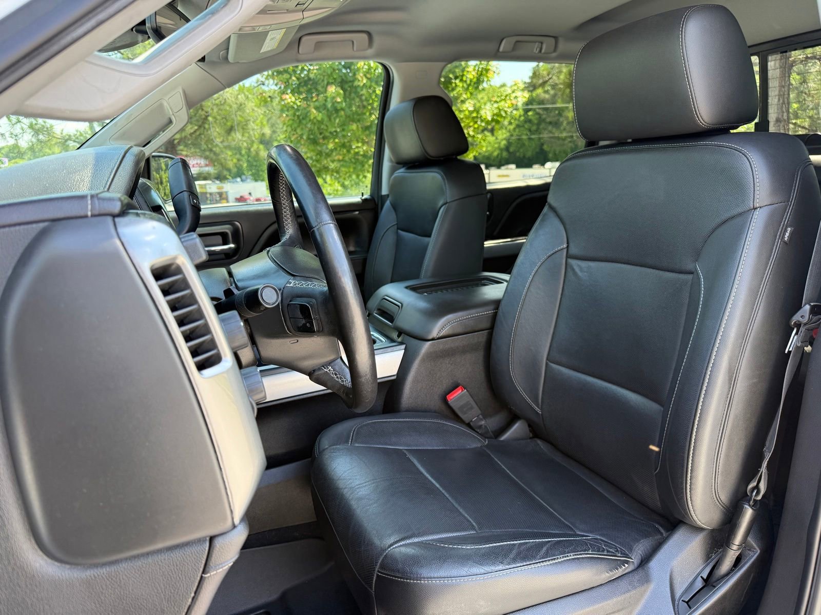 Used 2018 Chevrolet Silverado 1500 LTZ Z71 w/ LTZ Plus Package AWD/4WD image 33