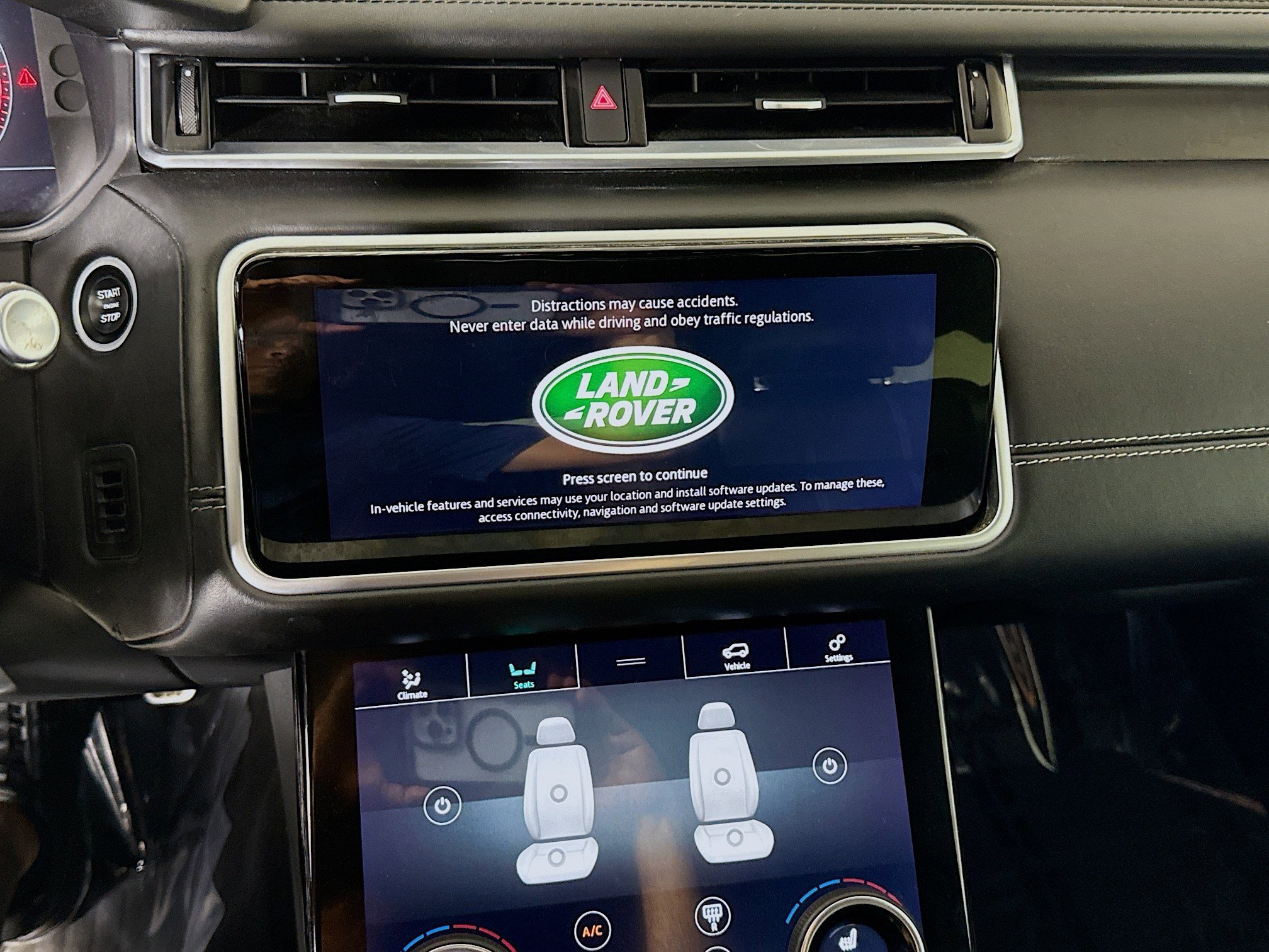 Used 2018 Land Rover Range Rover Velar R-Dynamic SE image 18