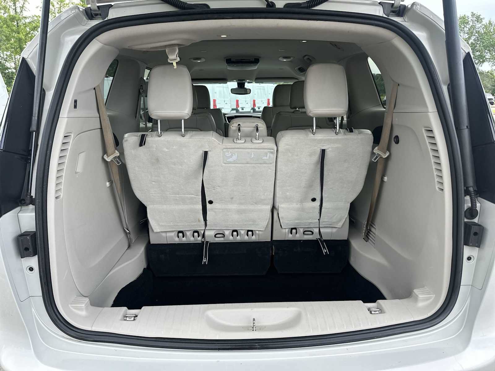 Used 2017 Chrysler Pacifica Touring-L FWD image 36