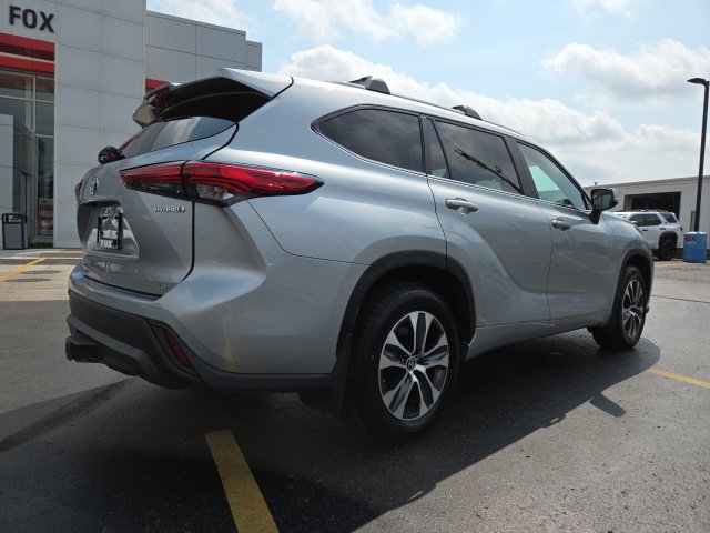 Used 2023 Toyota Highlander XLE AWD/4WD image 7
