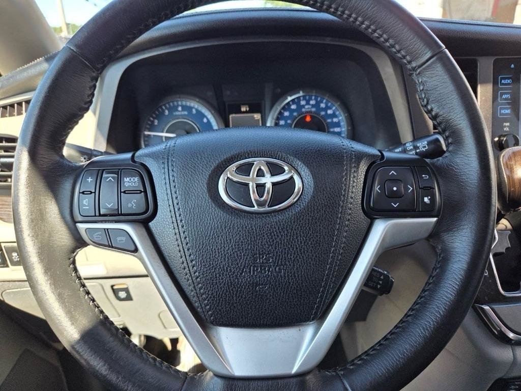 Used 2017 Toyota Sienna XLE w/ XLE Navigation Package AWD/4WD image 20