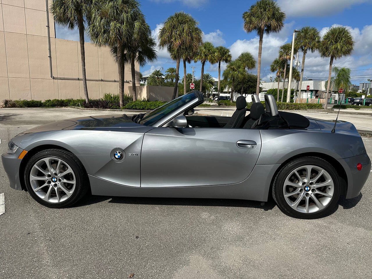 Used 2006 BMW Z4 3.0i RWD image 17