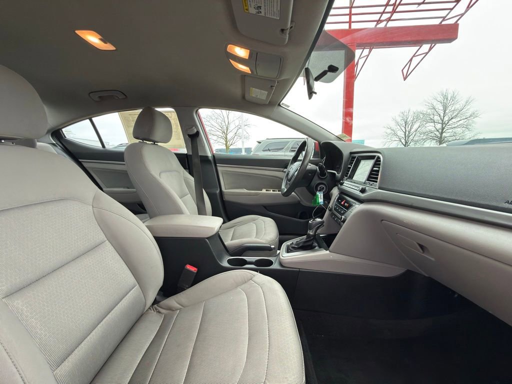 Used 2017 Hyundai Elantra SE image 30