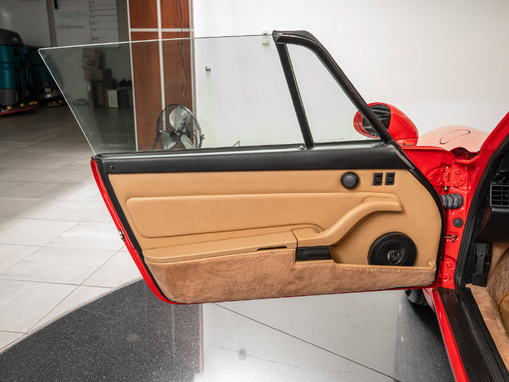 Used 1995 Porsche 911 Carrera RWD image 38