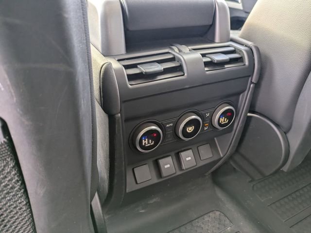 Used 2023 Land Rover Defender 110 SE image 13