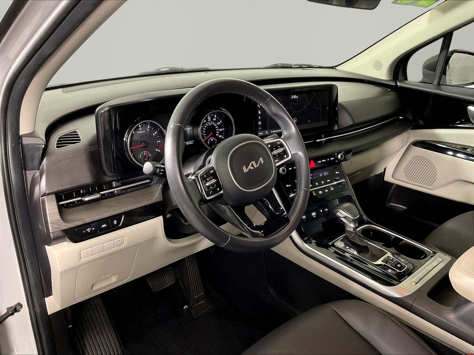 Used 2023 Kia Carnival EX FWD image 17