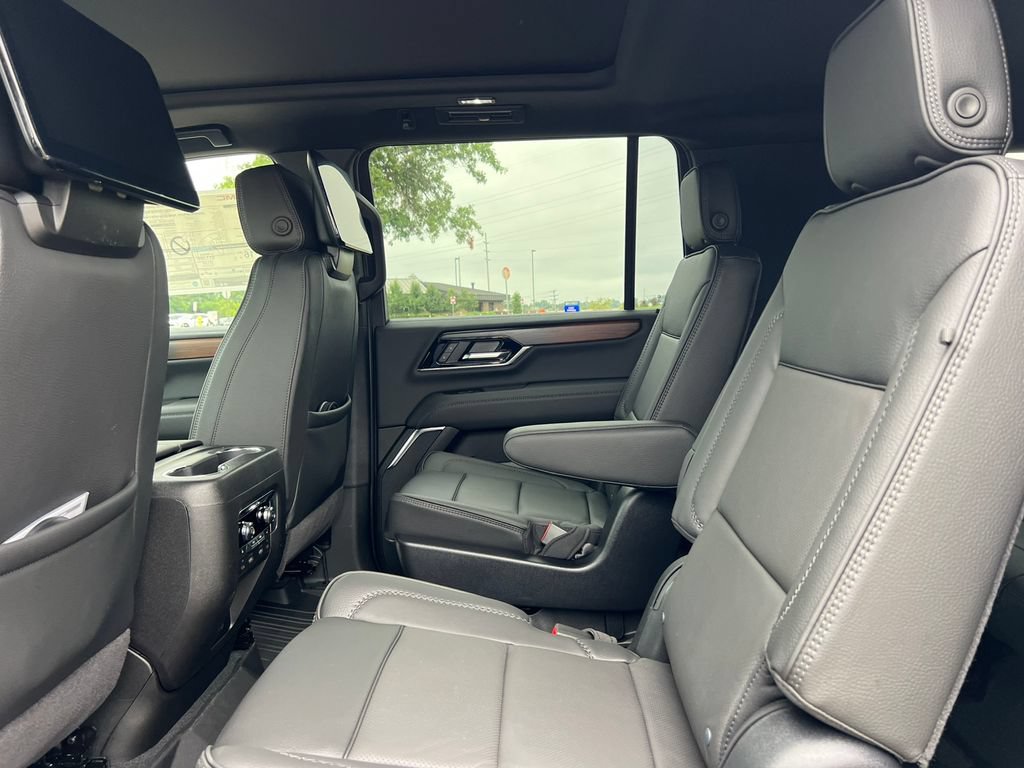 New 2026 GMC Yukon XL Denali w/ Denali Reserve Package AWD/4WD image 4