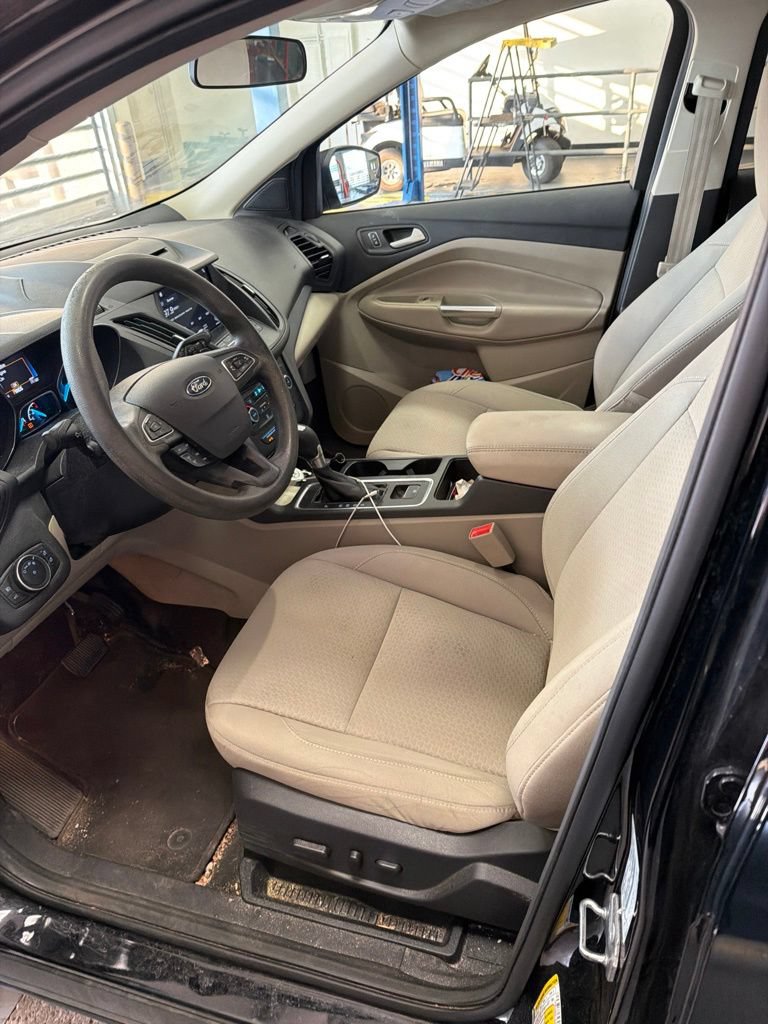 Used 2017 Ford Escape SE w/ Equipment Group 201A AWD/4WD image 2