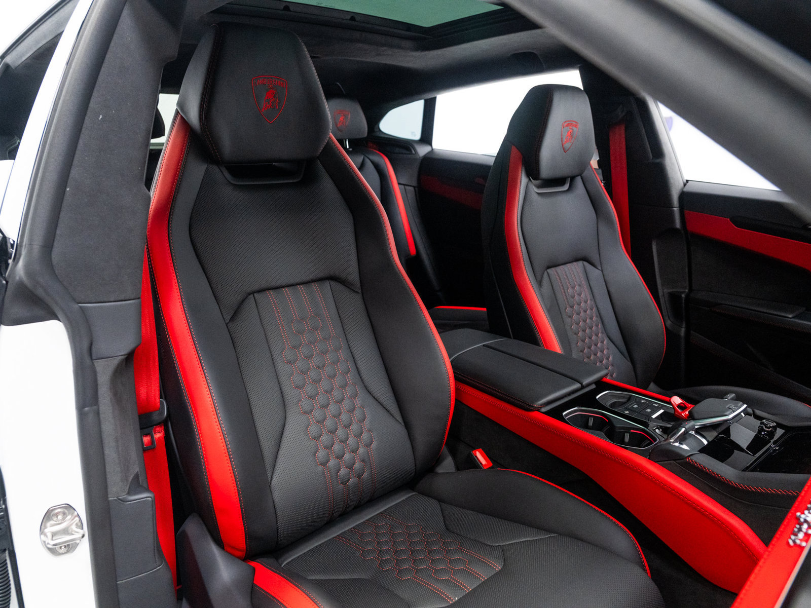 Used 2025 Lamborghini Urus SE AWD/4WD image 57