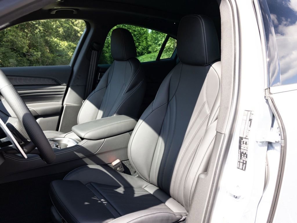 New 2025 Maserati Grecale GT image 3