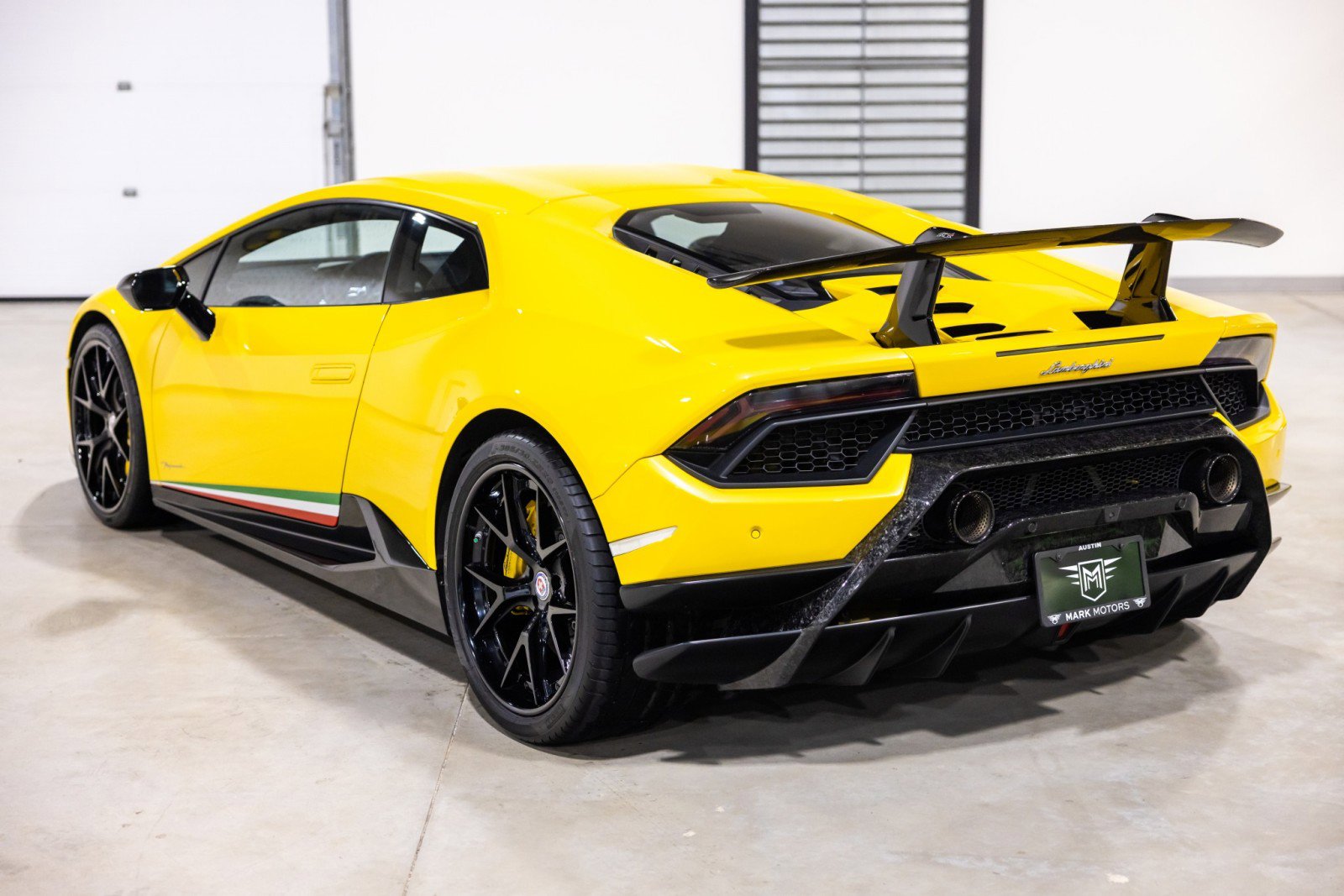 Used 2018 Lamborghini Huracan Performante AWD/4WD image 7