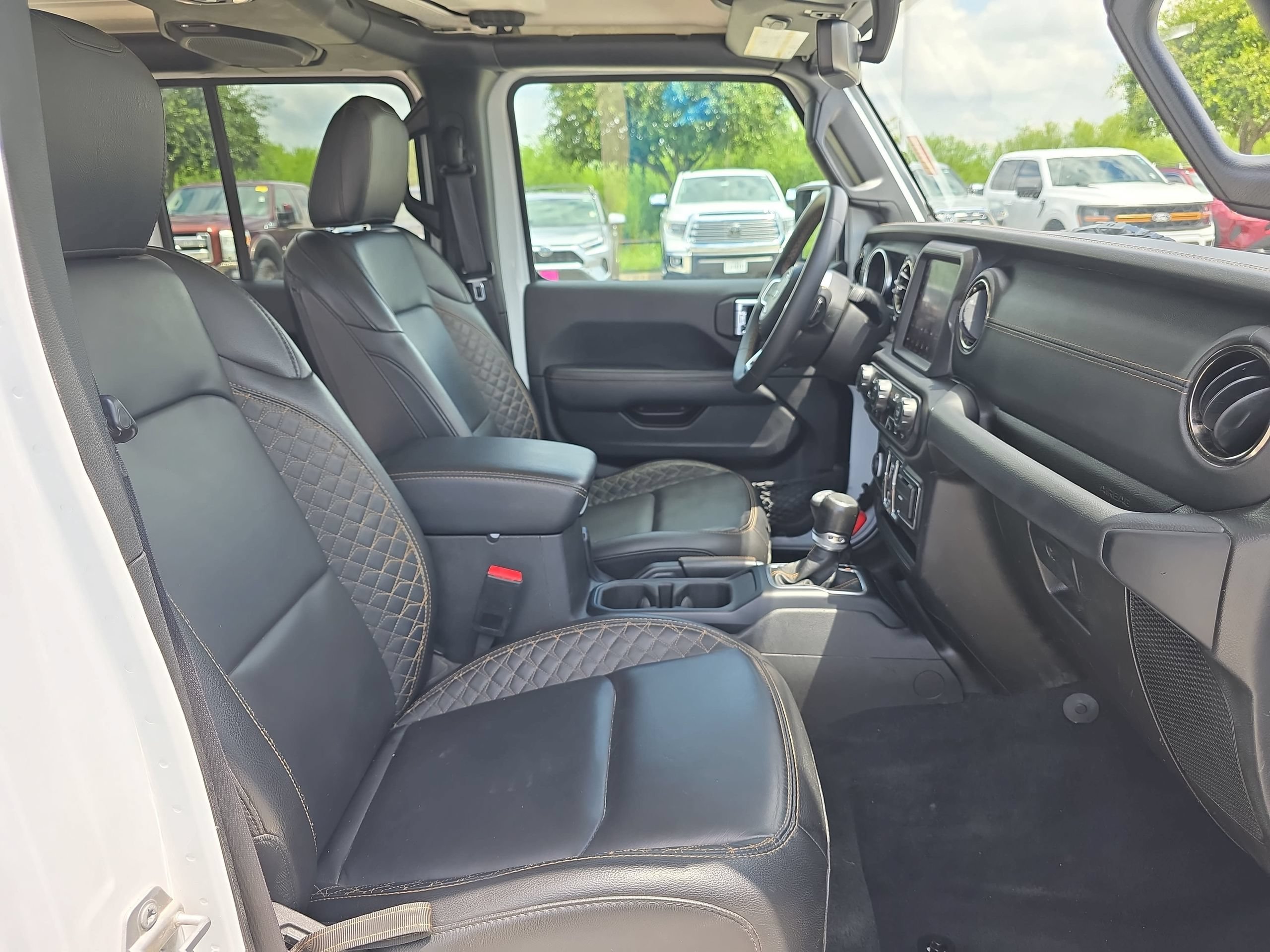 Used 2023 Jeep Gladiator Overland AWD/4WD image 31