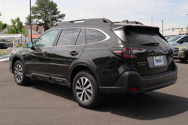 Used 2025 Subaru Outback Premium image 5