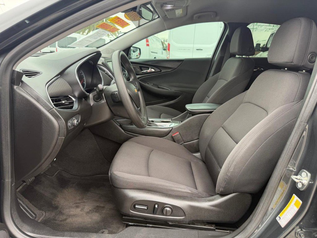 Used 2018 Chevrolet Malibu LT FWD image 17