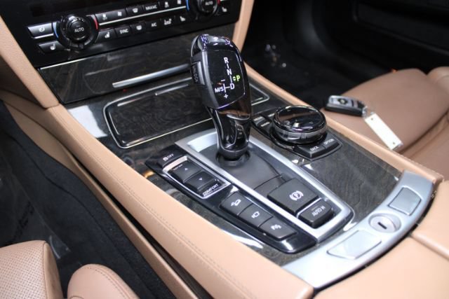 Used 2015 BMW 750Li xDrive AWD/4WD image 17