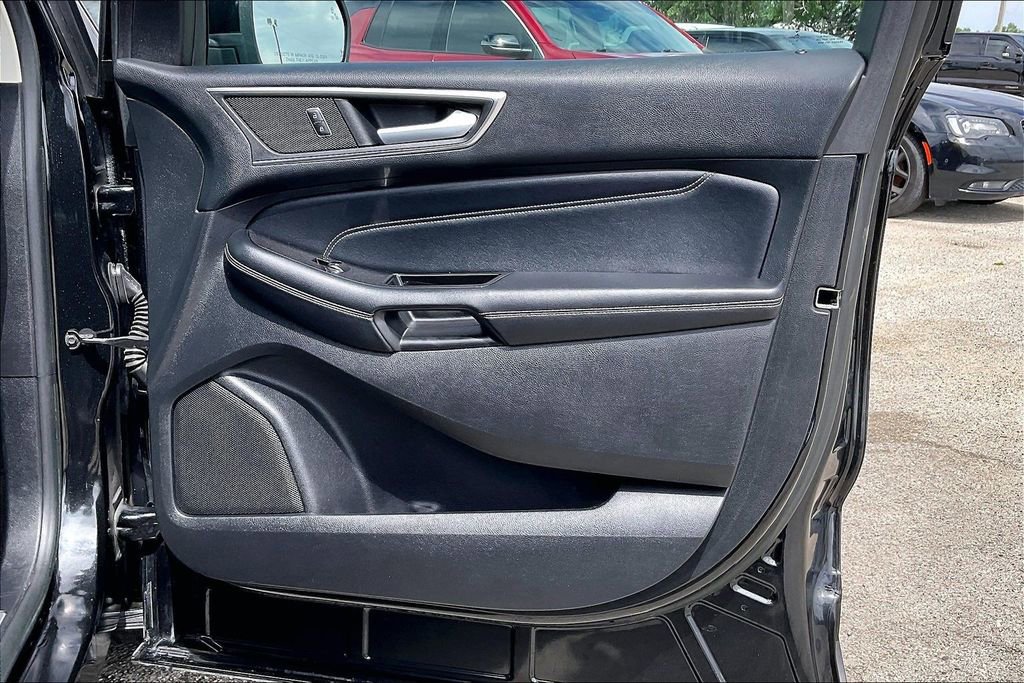 Used 2015 Ford Edge Titanium w/ Technology Package image 29