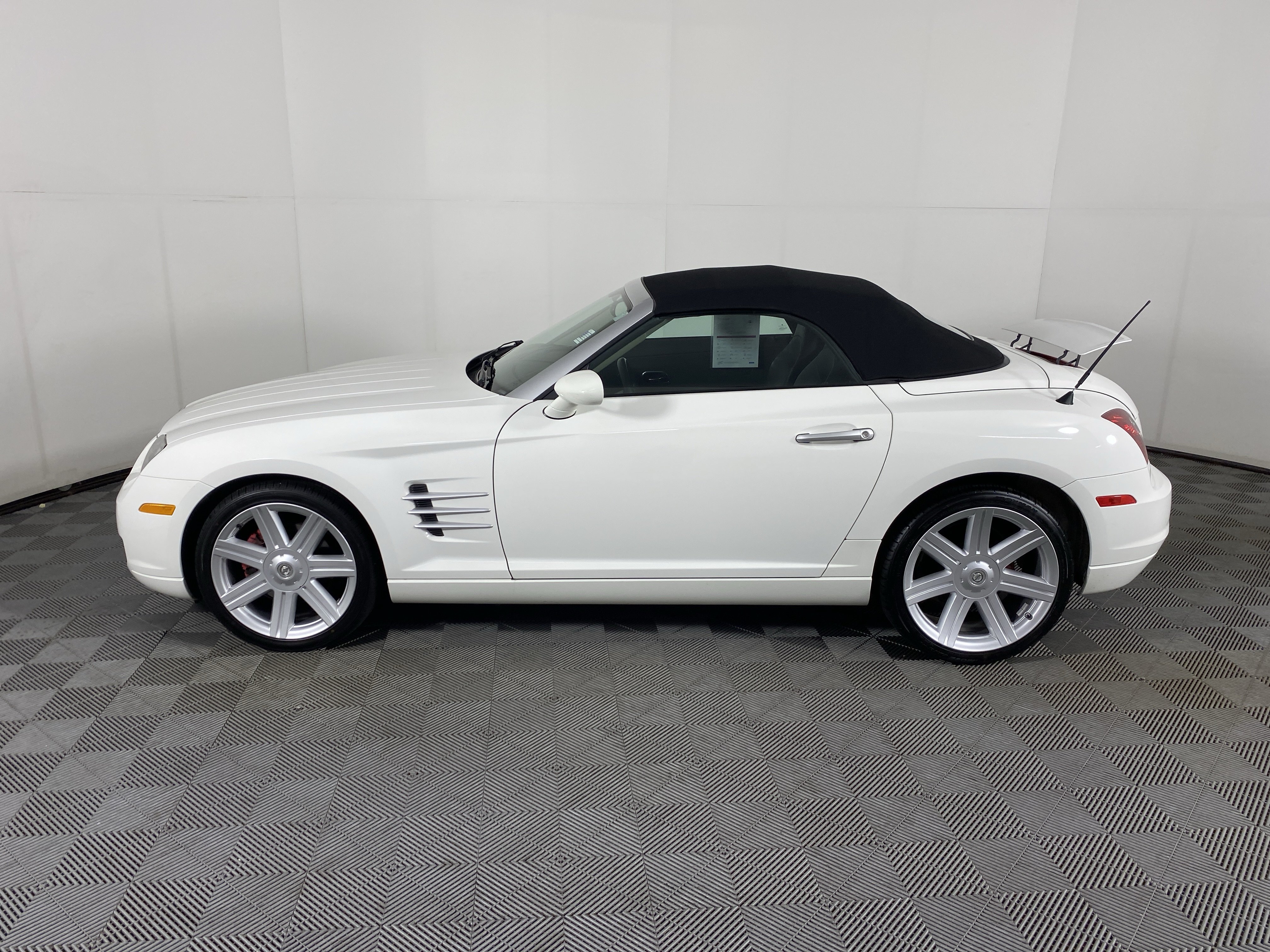 Used 2005 Chrysler Crossfire Limited RWD image 7