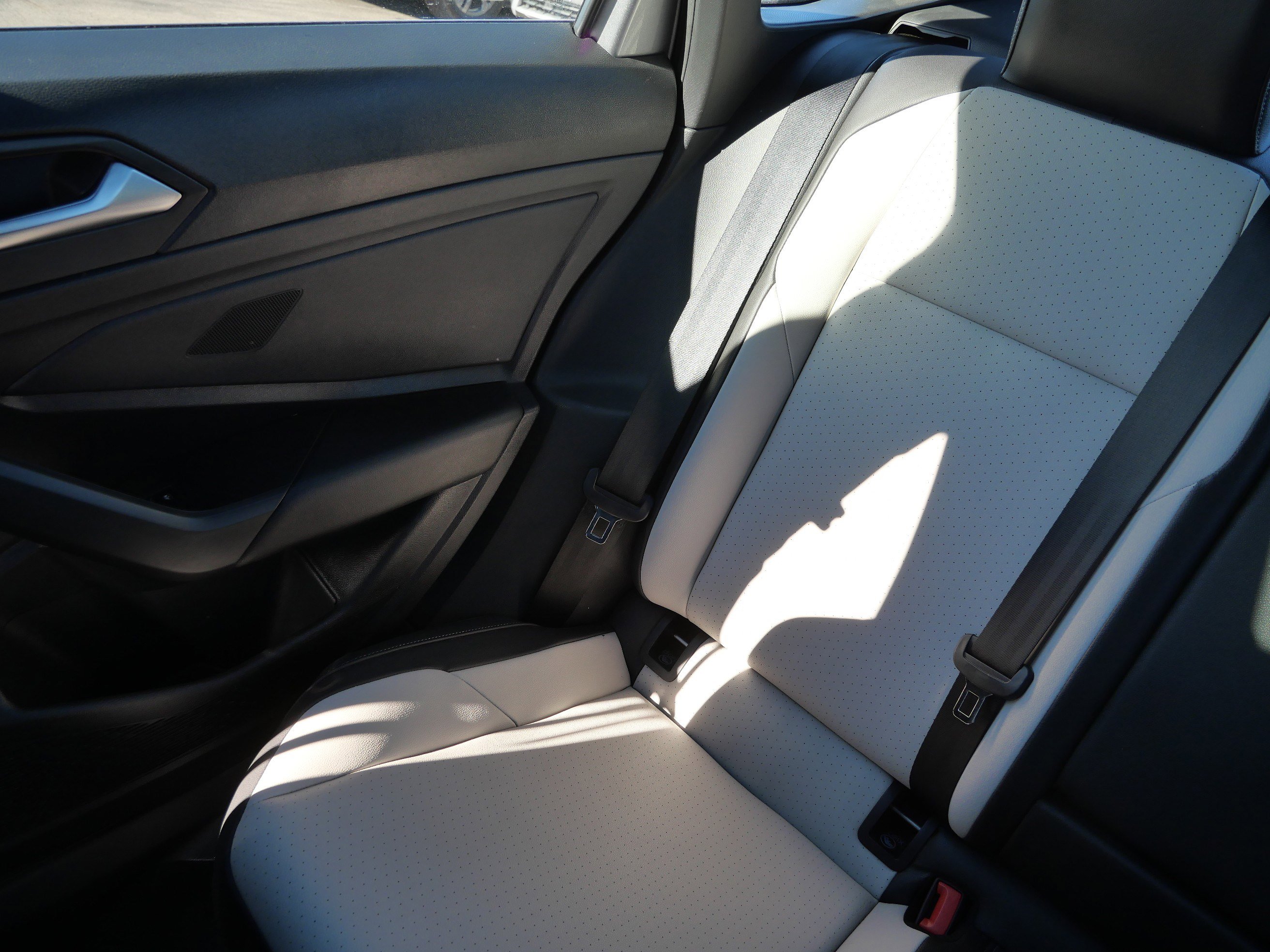 Certified 2021 Volkswagen Jetta R-Line w/ R-Line Cold Weather Package FWD image 12