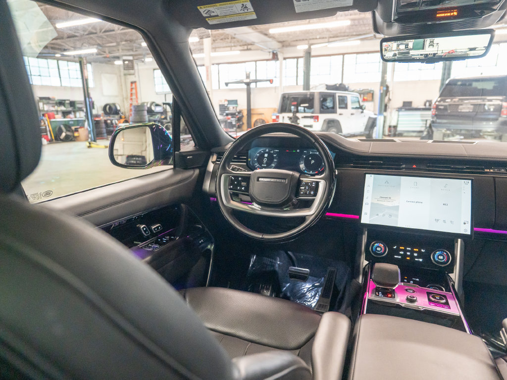Certified 2023 Land Rover Range Rover SE AWD/4WD image 16