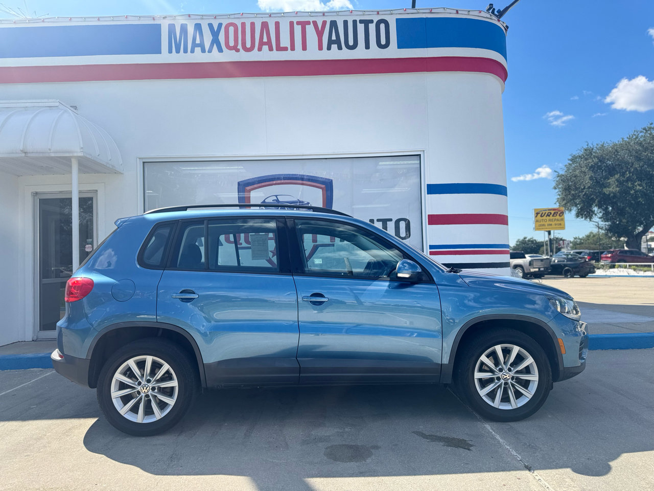 Used 2017 Volkswagen Tiguan Limited w/ Premium Package image 15