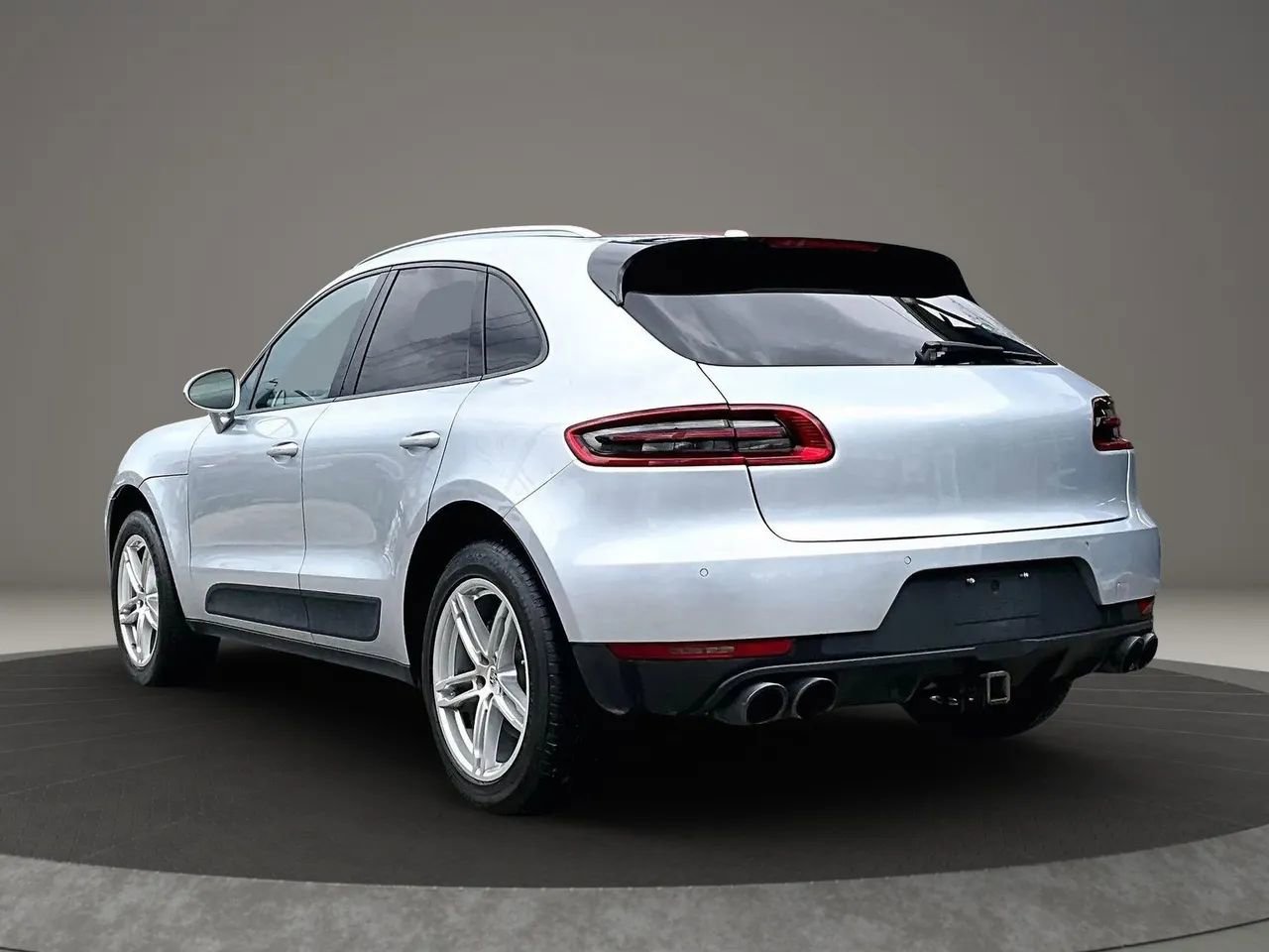 Used 2015 Porsche Macan S image 2