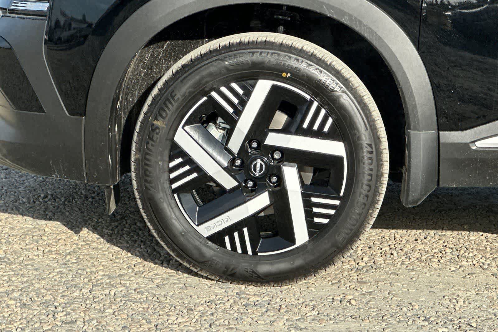 New 2026 Nissan Kicks SV FWD image 29