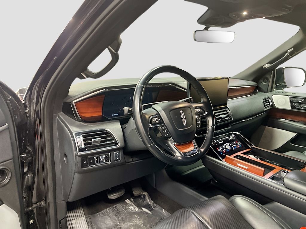 Used 2023 Lincoln Navigator L Reserve AWD/4WD image 9