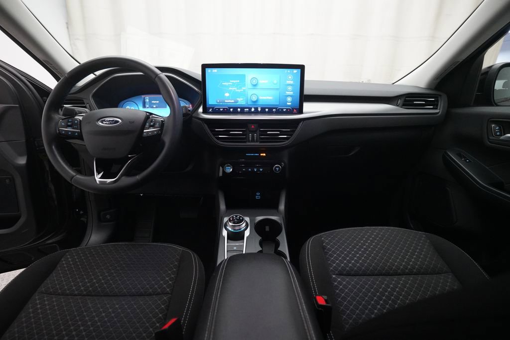 Used 2023 Ford Escape Active w/ Tech Pack #2 AWD/4WD image 6