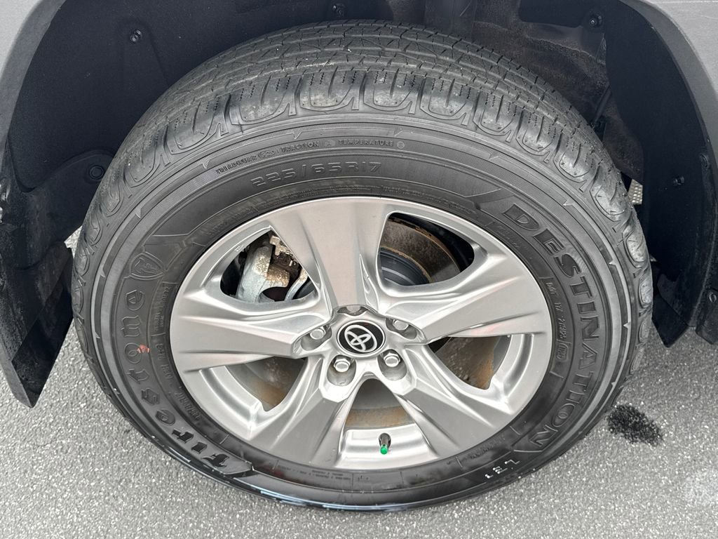 Used 2024 Toyota RAV4 XLE AWD/4WD image 17