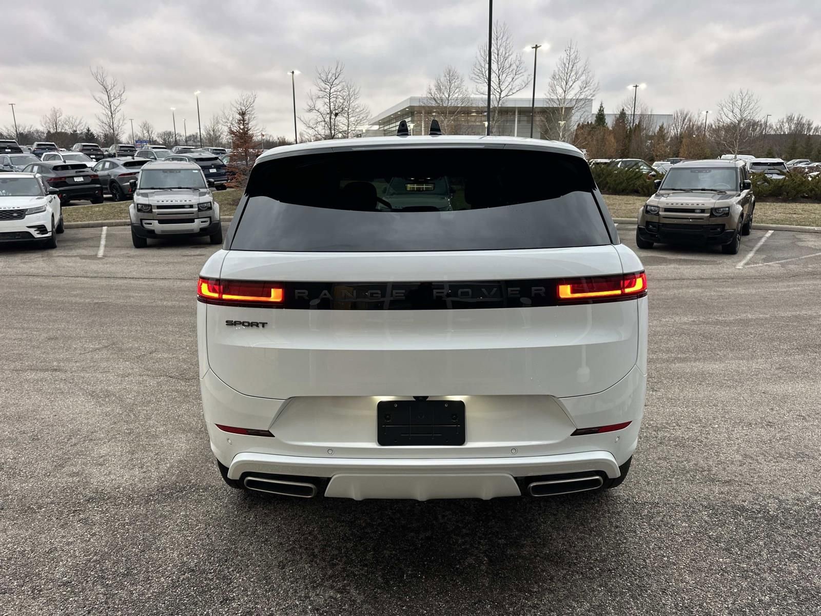 New 2026 Land Rover Range Rover Sport Dynamic SE image 6