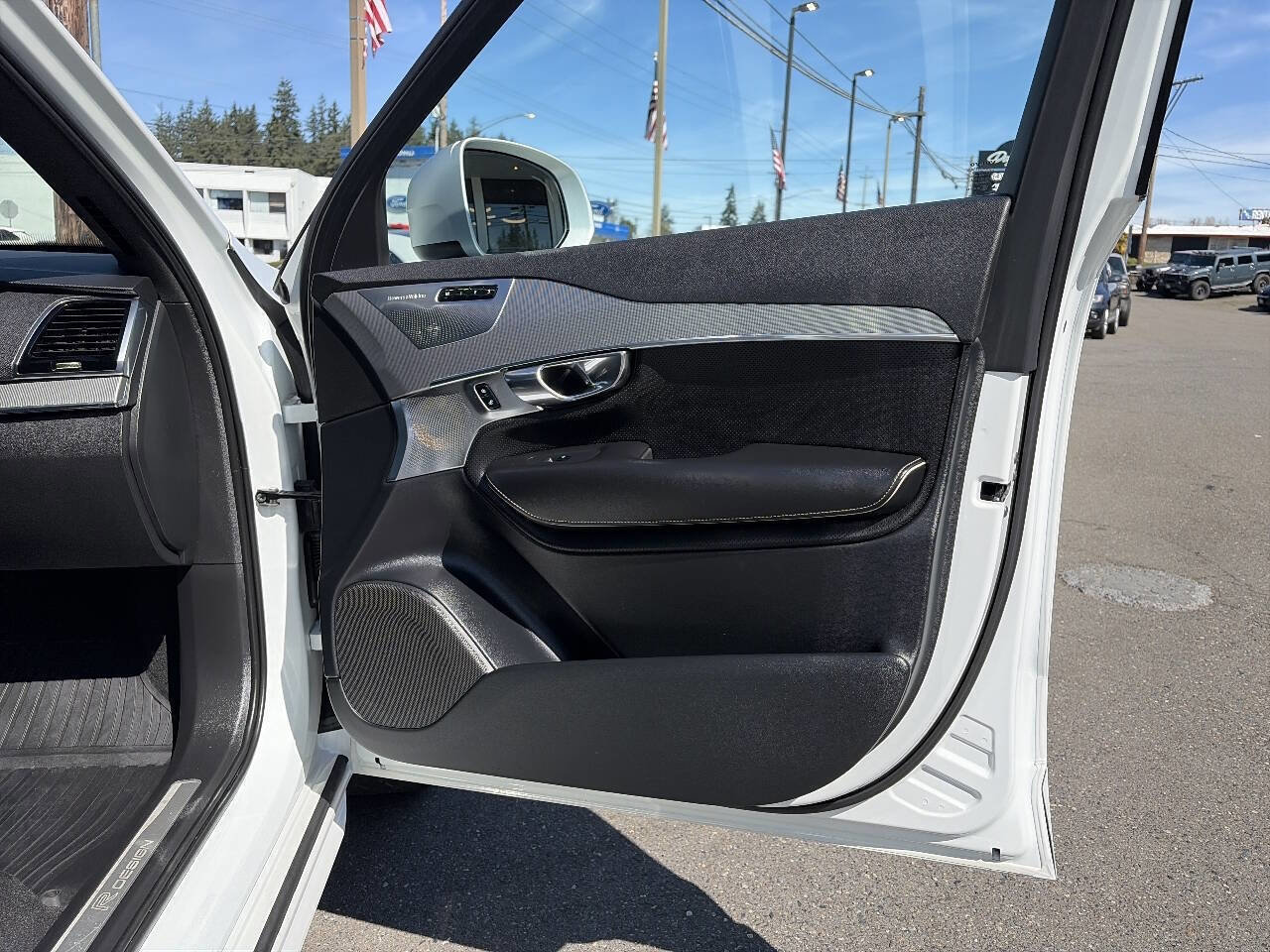 Used 2016 Volvo XC90 T8 R-Design w/ Vision Package AWD/4WD image 24
