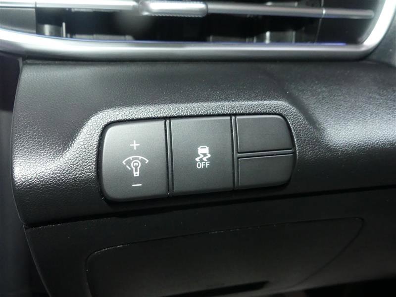 Used 2025 Hyundai Elantra Limited FWD image 29