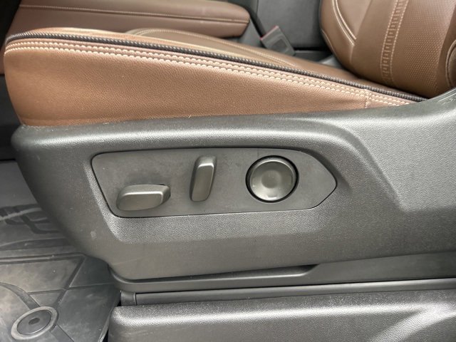 Certified 2025 Chevrolet Suburban High Country image 16