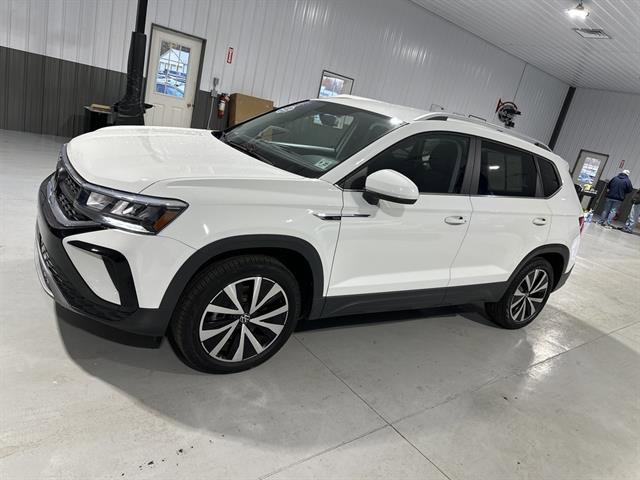 Certified 2022 Volkswagen Taos SE image 3