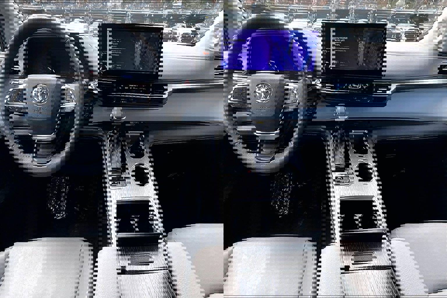 Used 2025 Toyota Sienna XLE w/ XLE Plus Package image 14